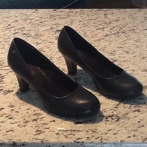 Black 2-inch pumps, man made materials